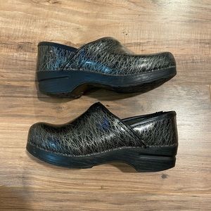 Dansko!! Women’s Black and Silver Clogs Size 37